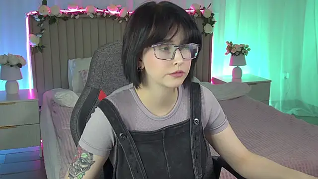 ElenaSomerhalder online show from January 13, 9:47 am