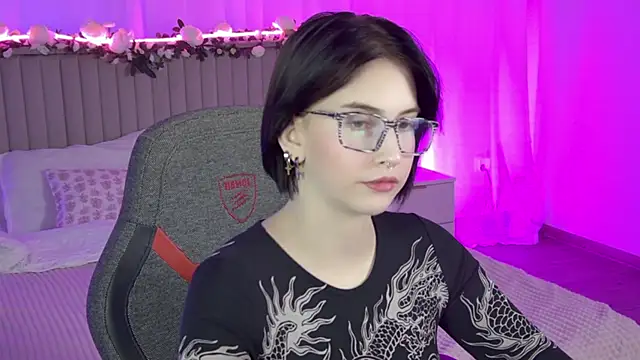 ElenaSomerhalder online show from January 18, 9:35 am