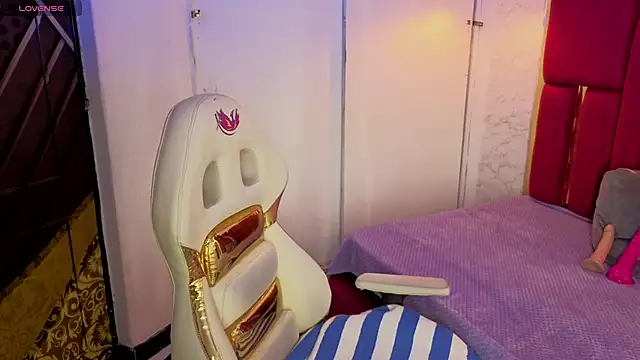 Snapshot of morgana_white chatting on February 11, 6:24 pm morgana white online show from February 11, 6:24 pm