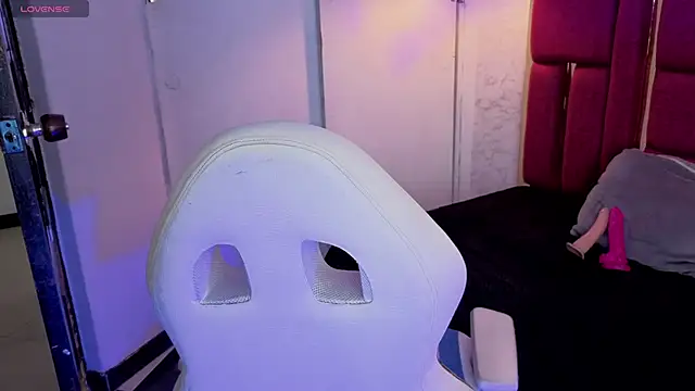 Snapshot of morgana_white chatting on February 13, 7:32 pm morgana white online show from February 13, 7:32 pm