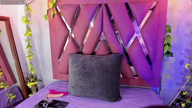 Snapshot of morgana_white chatting on March 4, 11:27 am morgana white online show from March 4, 11:27 am