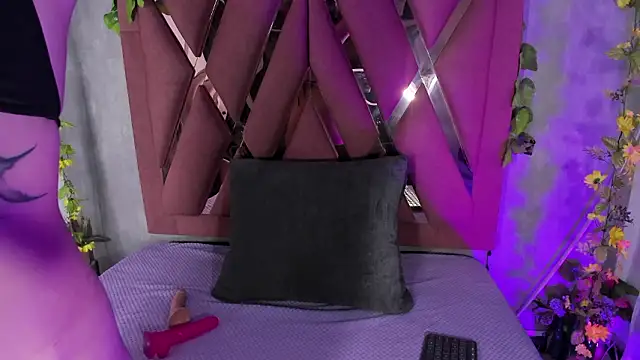 Snapshot of morgana_white chatting on March 9, 11:36 am morgana white online show from March 9, 11:36 am