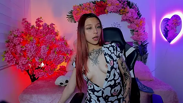 Snapshot of Nickie_reed_ chatting on May 27, 9:45 pm Nickie reed online show from May 27, 9:45 pm