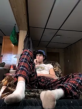 Snapshot of B8RHUNG chatting on December 17, 7:53 pm B8RHUNG online show from December 17, 7:53 pm