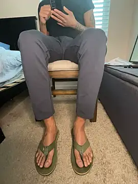 Kingbertfeet online show from February 1, 12:48 pm