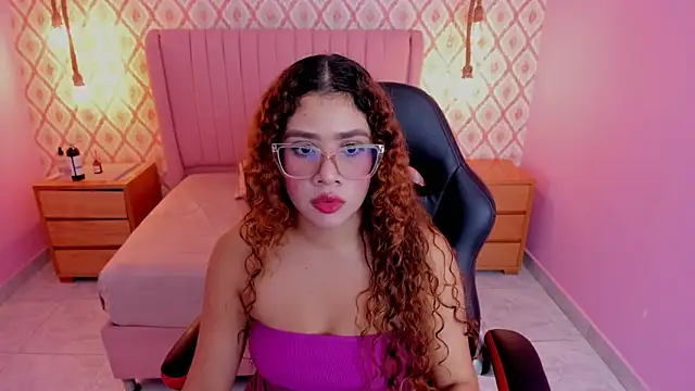 SIENNA FOX4 online show from March 26, 12:44 pm