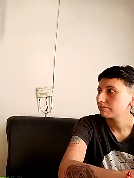 Snapshot of Mei_and_Gaby chatting on February 26, 4:06 pm Mei and Gaby online show from February 26, 4:06 pm