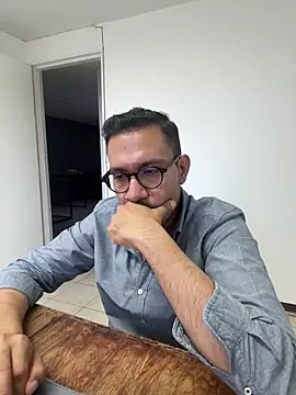 AdrianGarcia89 online show from April 25, 12:46 am