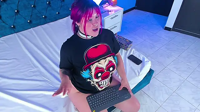 Snapshot of Issa_Clark01 chatting on March 24, 10:42 am Issa Clark01 online show from March 24, 10:42 am