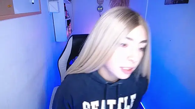 channel blondee online show from April 7, 12:22 am