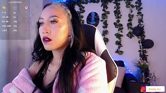 viicky r online show from February 6, 8:56 pm