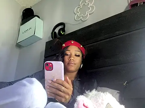 Ahlanacherae creamz online show from December 20, 8:05 pm