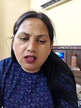 Hotmylips online show from April 18, 7:58 pm