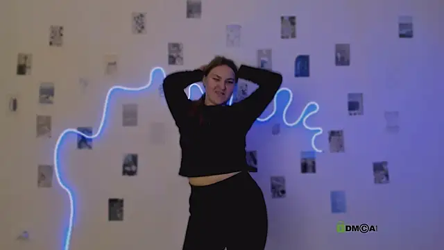 Snapshot of dina_bloom_ chatting on February 9, 8:35 pm dina bloom online show from February 9, 8:35 pm