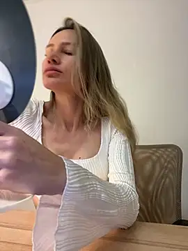 Snapshot of 1Moonlight1 chatting on January 17, 8:01 pm 1Moonlight1 online show from January 17, 8:01 pm