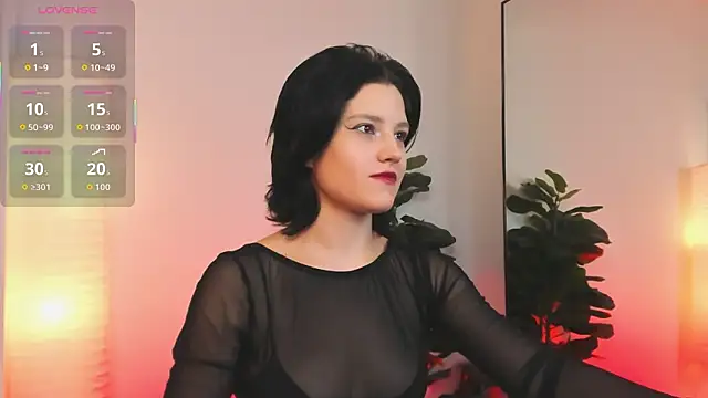 Snapshot of RowenMoon chatting on March 6, 9:22 pm RowenMoon online show from March 6, 9:22 pm