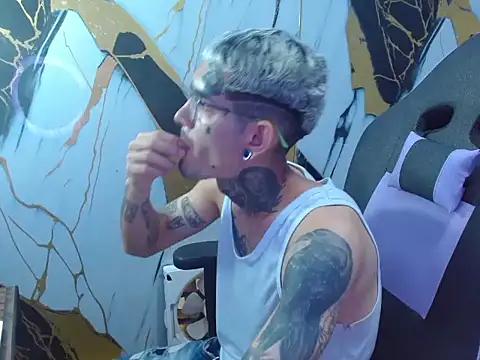 Snapshot of Boy_tatto77 chatting on February 12, 6:47 pm Boy tatto77 online show from February 12, 6:47 pm