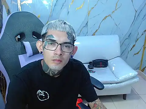 Snapshot of Boy_tatto77 chatting on February 13, 6:26 pm Boy tatto77 online show from February 13, 6:26 pm