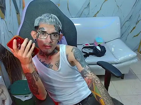 Snapshot of Boy_tatto77 chatting on February 15, 3:53 pm Boy tatto77 online show from February 15, 3:53 pm
