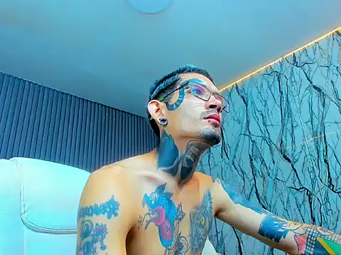 Snapshot of Boy_tatto77 chatting on February 18, 4:47 pm Boy tatto77 online show from February 18, 4:47 pm