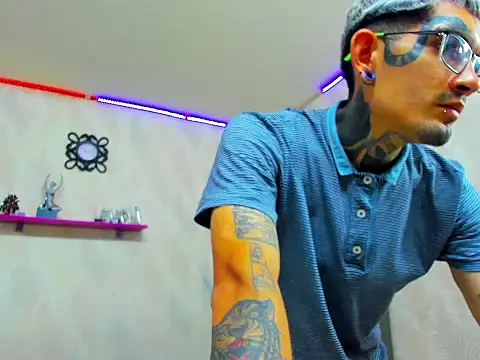 Snapshot of Boy_tatto77 chatting on February 19, 6:37 pm Boy tatto77 online show from February 19, 6:37 pm