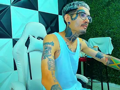 Snapshot of Boy_tatto77 chatting on February 20, 5:46 pm Boy tatto77 online show from February 20, 5:46 pm