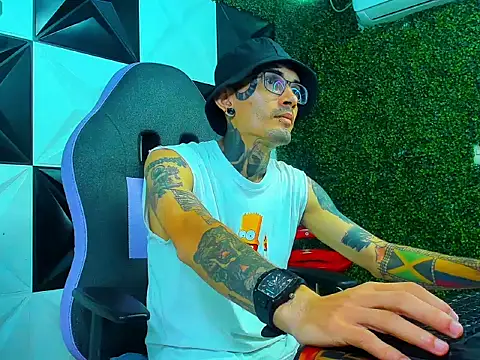 Snapshot of Boy_tatto77 chatting on March 19, 12:31 pm Boy tatto77 online show from March 19, 12:31 pm