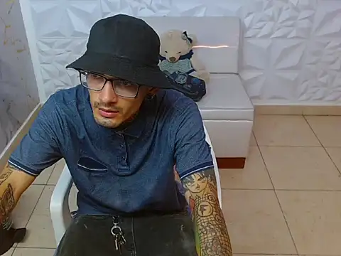 Snapshot of Boy_tatto77 chatting on March 20, 1:05 pm Boy tatto77 online show from March 20, 1:05 pm