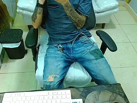 Snapshot of Boy_tatto77 chatting on March 27, 12:38 pm Boy tatto77 online show from March 27, 12:38 pm