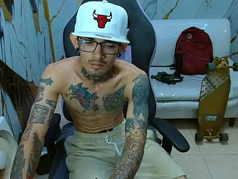 Snapshot of Boy_tatto77 chatting on March 30, 8:21 pm Boy tatto77 online show from March 30, 8:21 pm