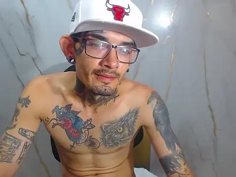 Snapshot of Boy_tatto77 chatting on April 4, 4:59 pm Boy tatto77 online show from April 4, 4:59 pm