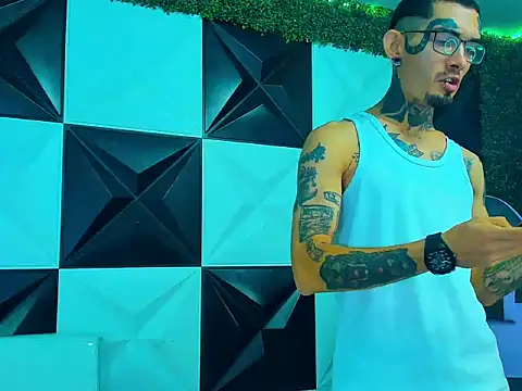 Snapshot of Boy_tatto77 chatting on April 19, 6:10 pm Boy tatto77 online show from April 19, 6:10 pm