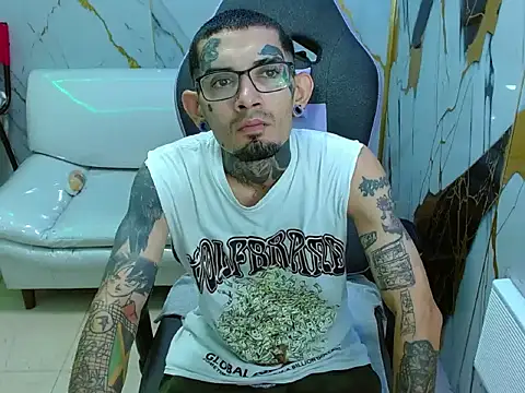 Snapshot of Boy_tatto77 chatting on April 22, 12:07 pm Boy tatto77 online show from April 22, 12:07 pm