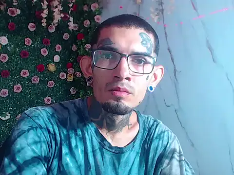 Snapshot of Boy_tatto77 chatting on April 29, 1:15 pm Boy tatto77 online show from April 29, 1:15 pm