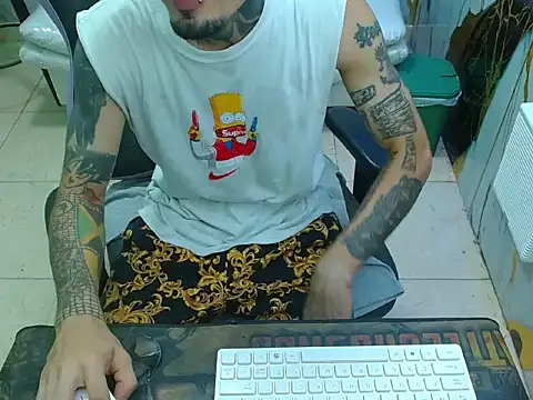 Snapshot of Boy_tatto77 chatting on May 2, 11:59 am Boy tatto77 online show from May 2, 11:59 am