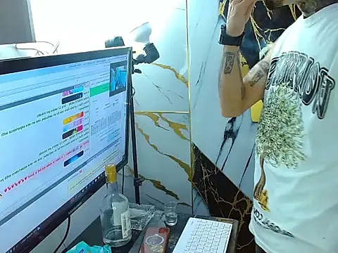 Snapshot of Boy_tatto77 chatting on June 3, 11:46 am Boy tatto77 online show from June 3, 11:46 am