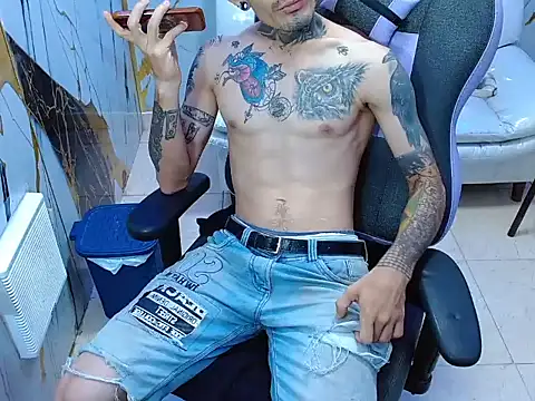Snapshot of Boy_tatto77 chatting on June 13, 12:47 pm Boy tatto77 online show from June 13, 12:47 pm