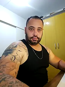 Snapshot of drlluis chatting on December 17, 9:21 pm drlluis online show from December 17, 9:21 pm