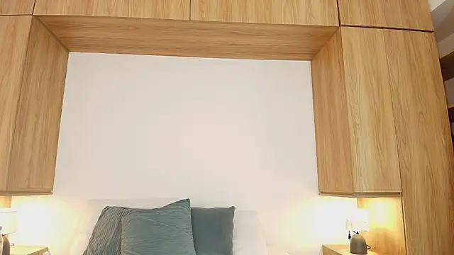 violet  rouse   online show from December 21, 9:55 pm