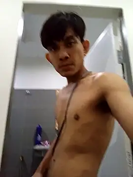 Snapshot of spitspittonmyface chatting on December 18, 3:40 pm spitspittonmyface online show from December 18, 3:40 pm