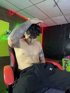 JustynAle2025 online show from April 29, 4:16 am