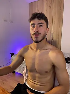 Snapshot of LIAM_COLT chatting on April 1, 8:06 pm LIAM COLT online show from April 1, 8:06 pm