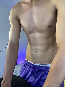 Snapshot of LIAM_COLT chatting on April 4, 5:32 pm LIAM COLT online show from April 4, 5:32 pm