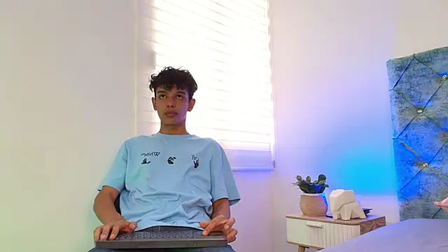 maxfrost 1 online show from December 21, 7:10 pm