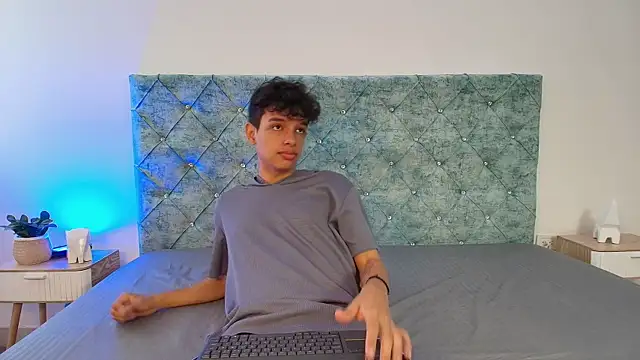 maxfrost 1 online show from December 22, 7:11 pm