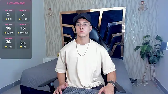 Noah Clarkk online show from March 11, 5:19 pm