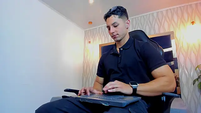 Noah Clarkk online show from March 24, 5:29 pm