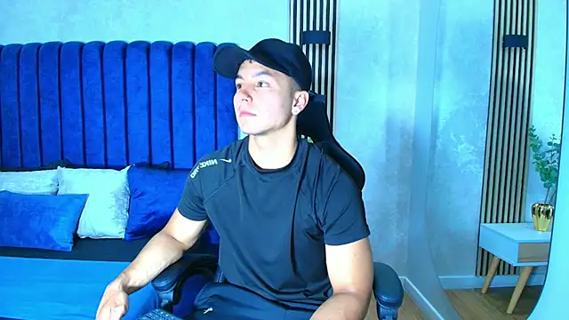 Noah Clarkk online show from June 22, 5:32 pm