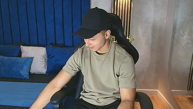 Noah Clarkk online show from June 23, 5:44 pm