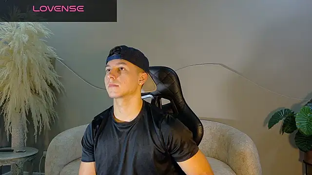 Noah Clarkk online show from July 2, 5:30 pm